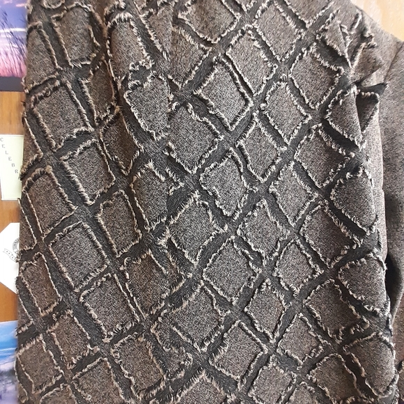 Suit - Picture 4 of 5